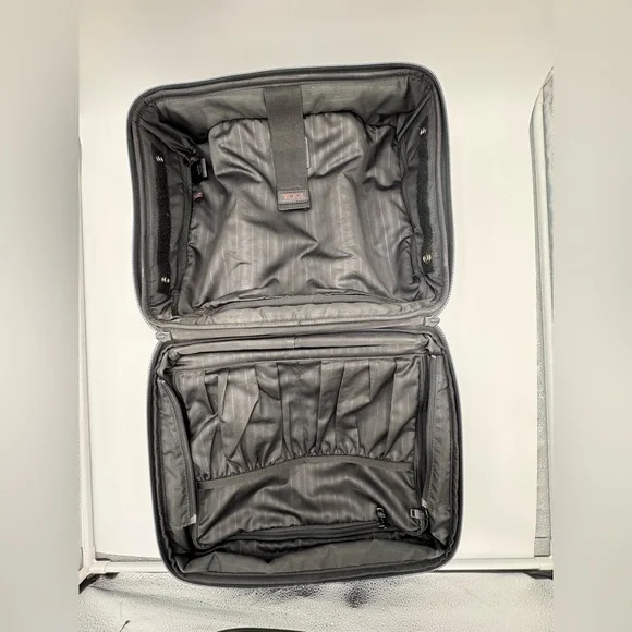 Tumi Alpha 26124DH Rolling Carry On Luggage , Laptop Briefcase Ballistic - Picture 3 of 12